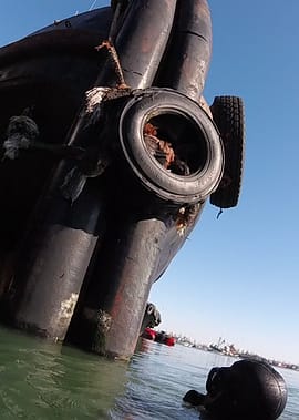 Inspection sous-marine d'un navire